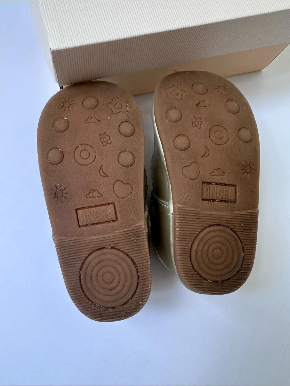 Angel Baby Girl Dress Shoes Color Gold Velcro Straps Size 4